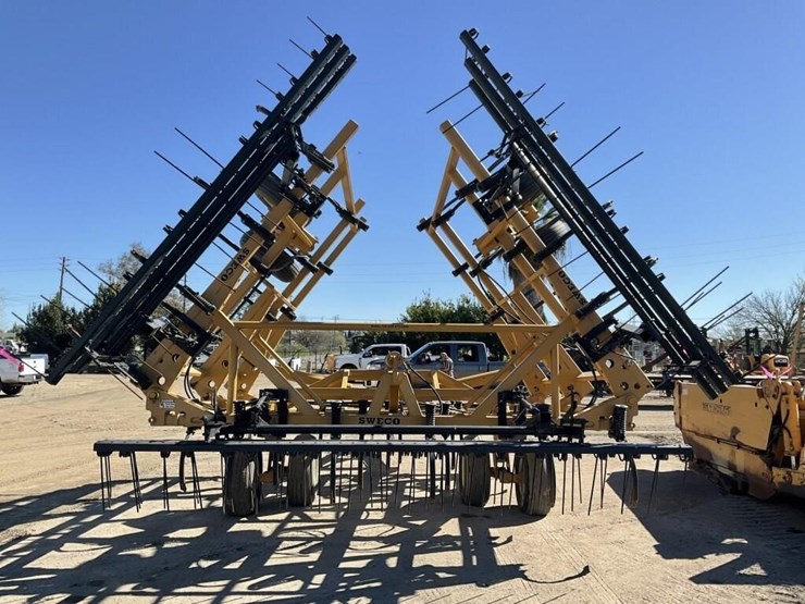 sweco-36'-fold-up-field-cultivator-image-7