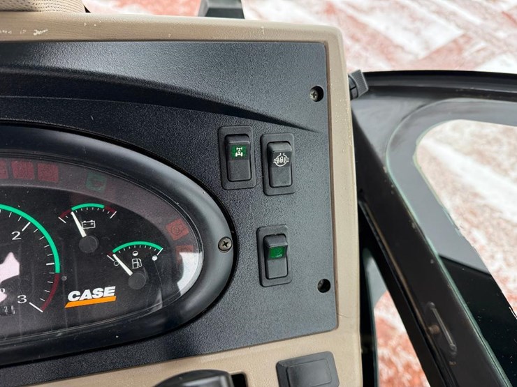 2011-case-570m-xt-image-61
