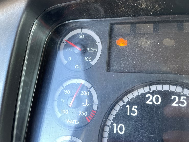 #1465-•-2013-freightliner-asphalt-truck-(has-mn-title)-image-68