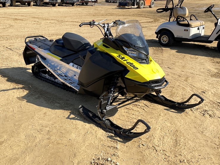 #203-•-2022-ski-doo-renegade-sport-600-efi-snowmobile-(sells-with-bill-of-sale-only)-image-3
