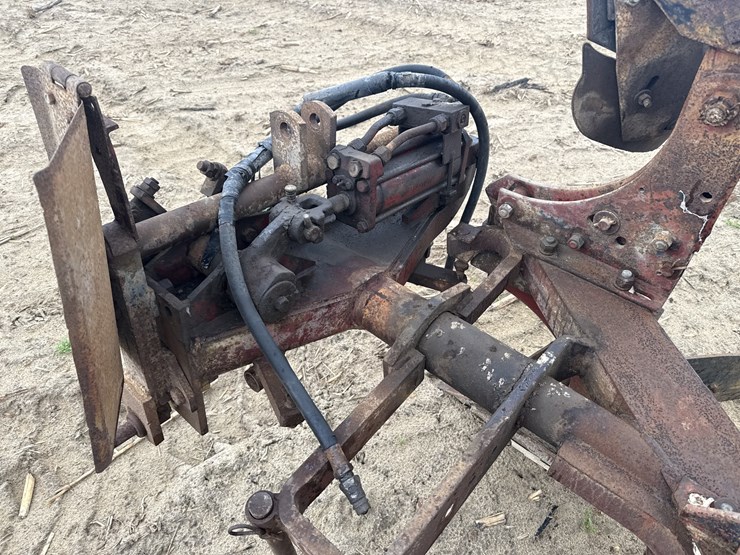 international-3-row-bottom-plow-image-6