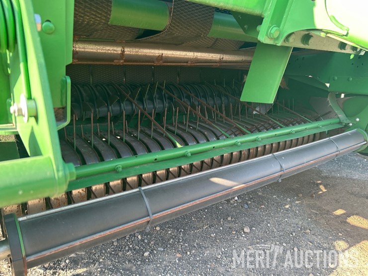 john-deere-561m-image-33