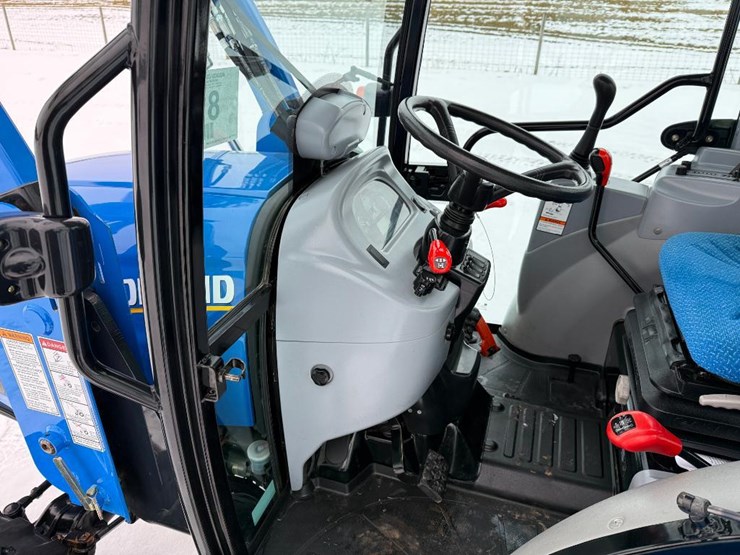 new-holland-boomer-37-image-46