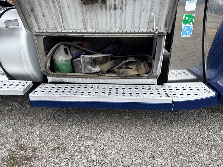 #30930-•-2012-freightliner-coronado-tandem-axle-truck-tract-image-14