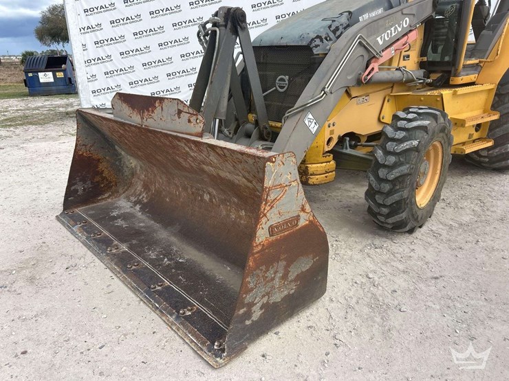 2013-volvo-bl70b-image-10