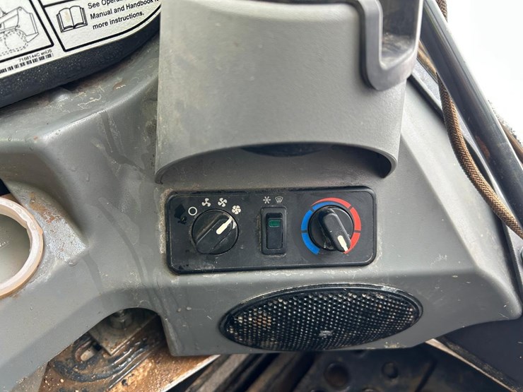 2021-bobcat-t770-image-21