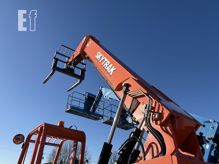 2015-sky-trak-6042-image-13