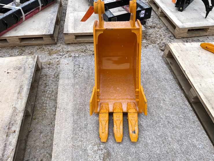 caterpillar-305-image-2