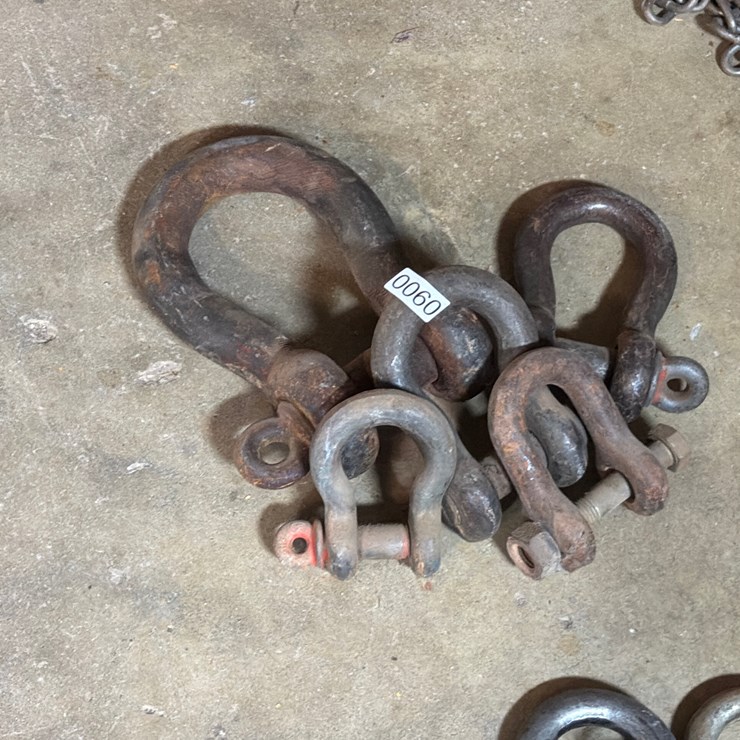 #60 • (5) CLEVISES