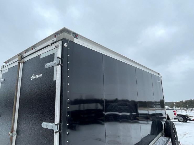 #135-•-2022-rock-line-products-air-tow-ground-loading-enclosed-trailer-(has-wi-title)-image-39