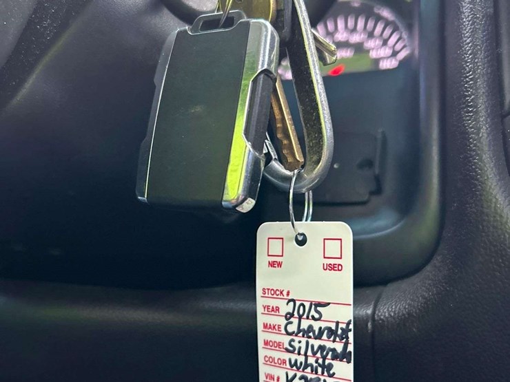 2015-chevrolet-silverado-2500hd-image-34