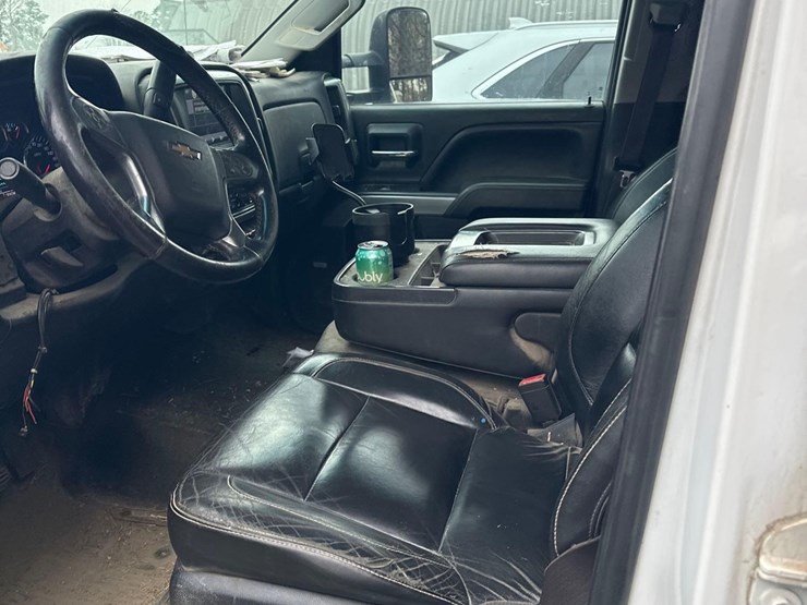 2015-chevrolet-silverado-2500-image-16