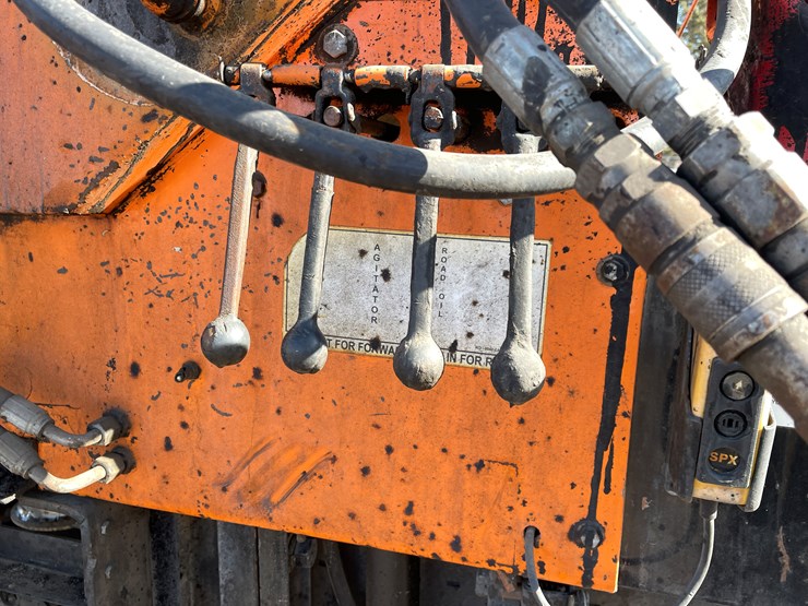 #1465-•-2013-freightliner-asphalt-truck-(has-mn-title)-image-35