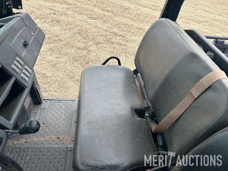 2021-john-deere-gator-image-44