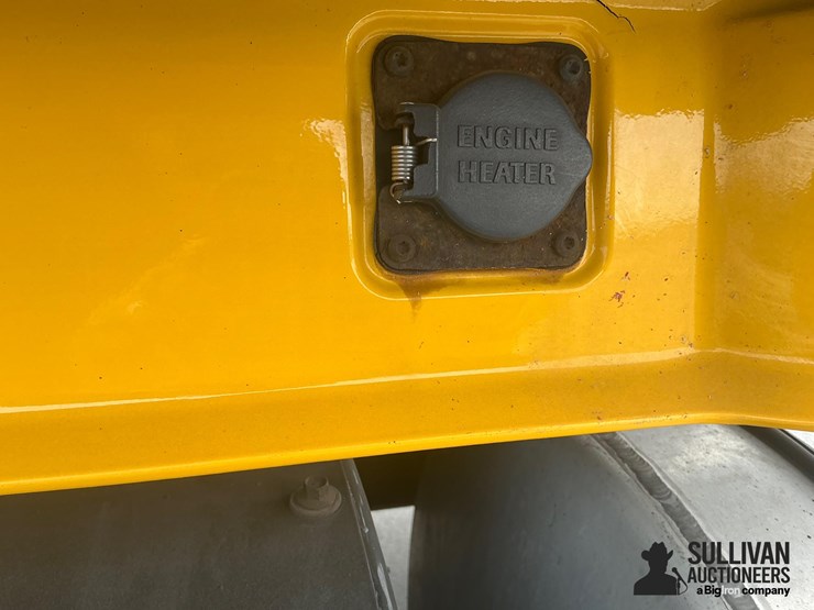 2017-volvo-vnl64t300-image-16