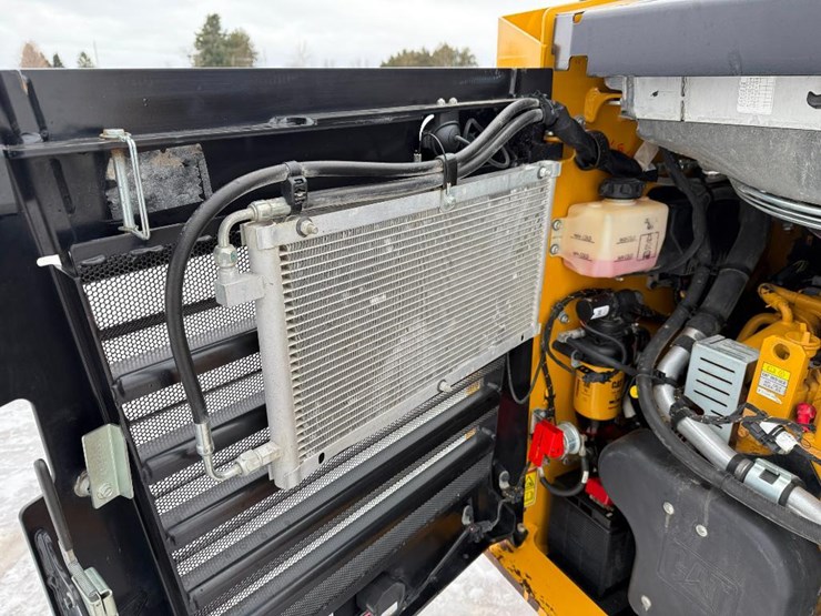 2022-caterpillar-246d3-image-25