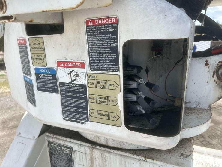 1999-freightliner-fl80-image-36