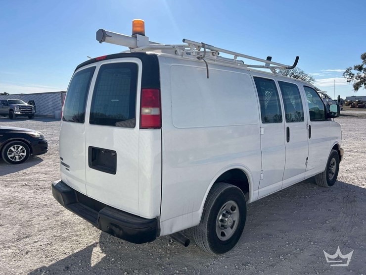 2011-chevrolet-express-2500-image-3