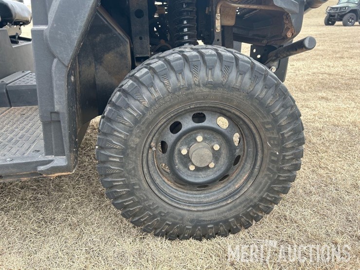 2022-john-deere-gator-image-26