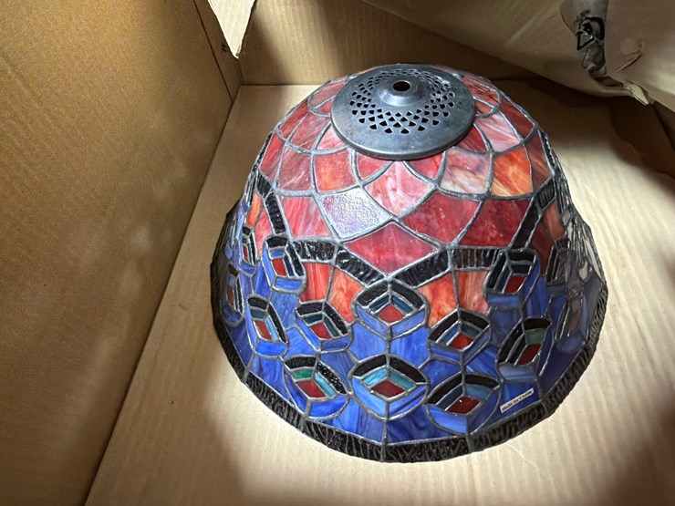 #77-•-tiffany-style-lamp-image-4