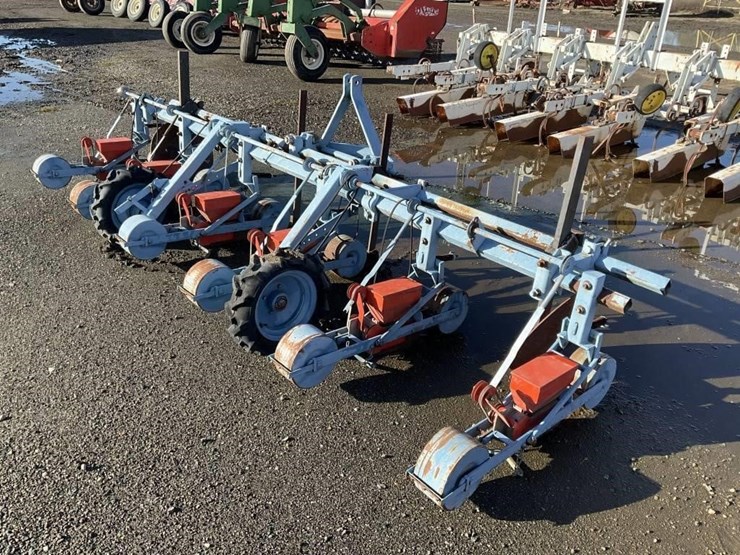 custom/gaspardo-3-pt-6-row-30"-planter-image-6