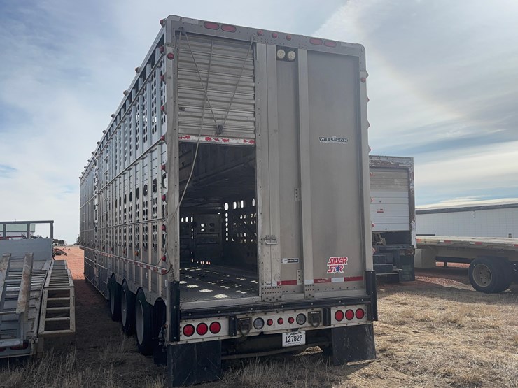2018-wilson-livestock-trailer-image-15