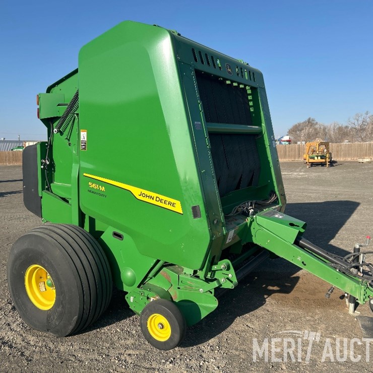 JOHN DEERE 561M