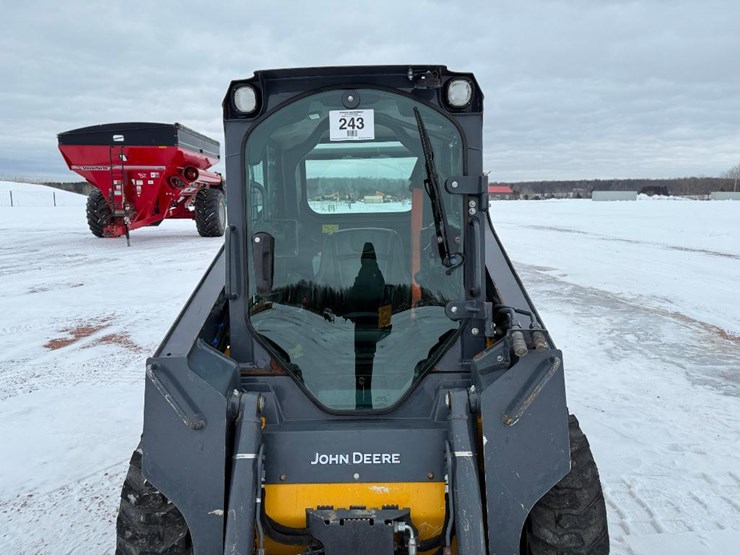2018-deere-318g-image-13
