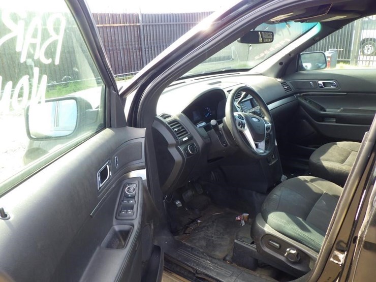 2015-ford-explorer-image-5