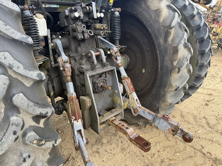 new-holland-tm135-image-7