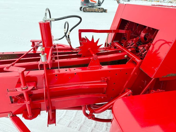 2015-new-holland-bc5070-image-23