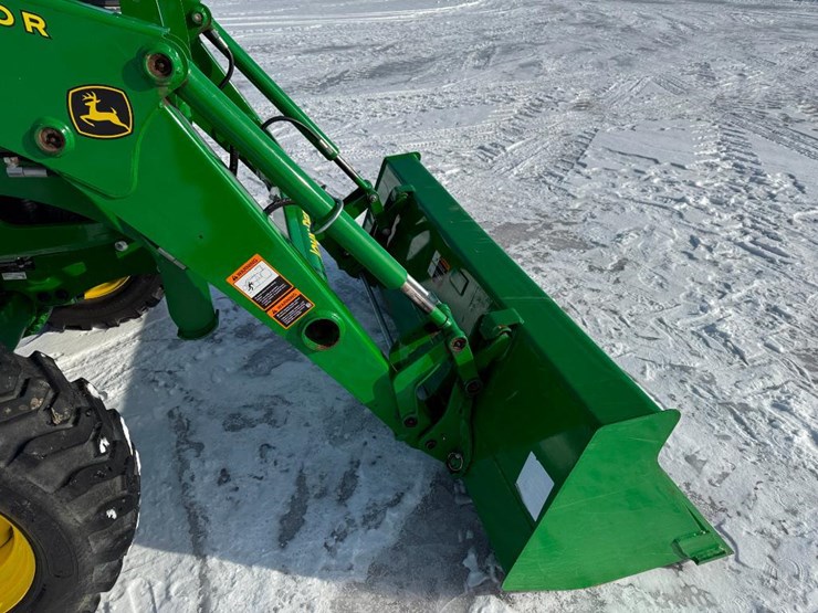 john-deere-4052r-image-35