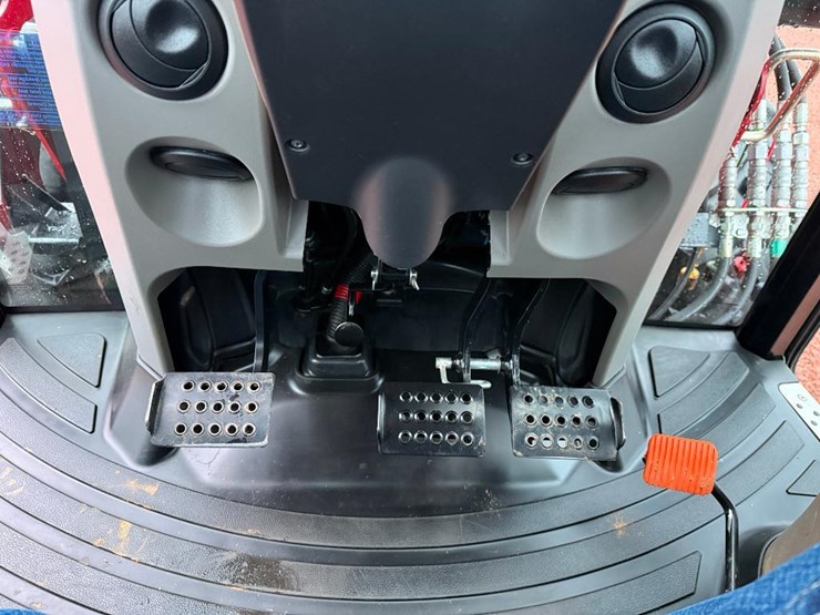 case-ih-farmall-75c-image-68