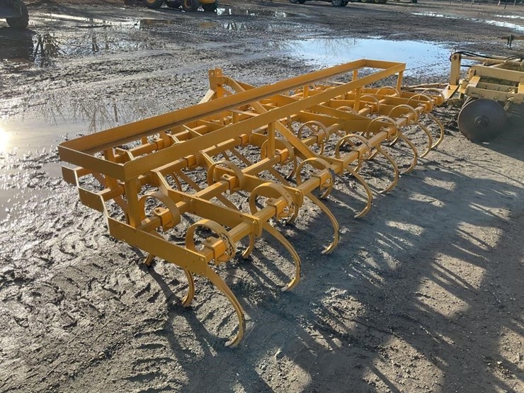 custom-12'-3-pt-springtooth-chisel-image-6