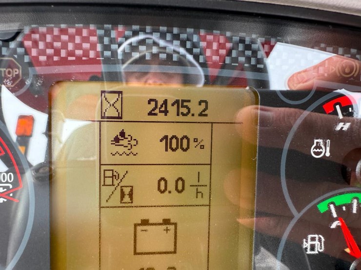 case-ih-farmall-140a-image-62