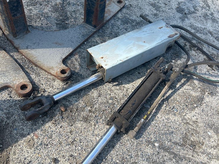 78in-skid-steer-debris-collection-attachment-image-5