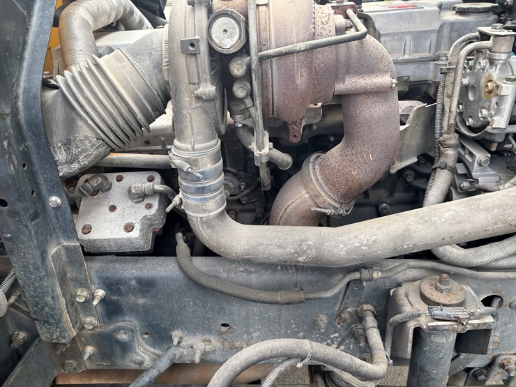 2005-gmc-t7500-image-94