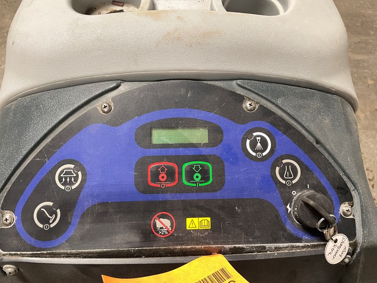 #304-•-advance-aqua-plus-carpet-extractor-image-11