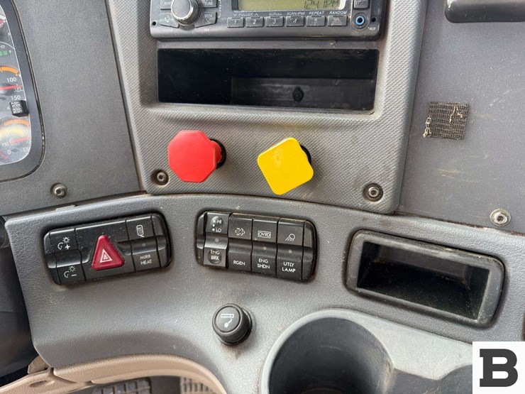 2017-freightliner-cascadia-125-image-64