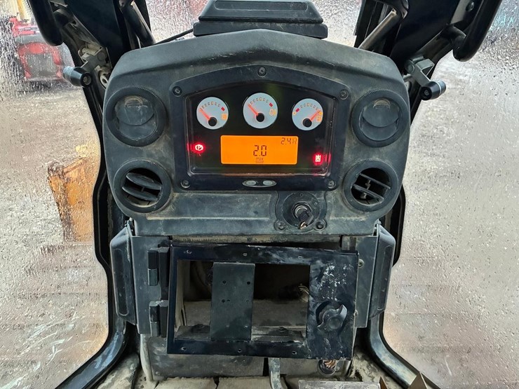 caterpillar-d5k-xl-image-30