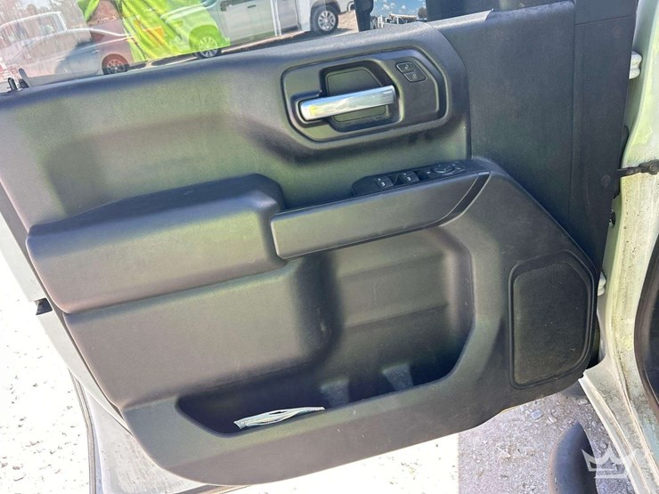 2021-chevrolet-silverado-2500hd-image-14