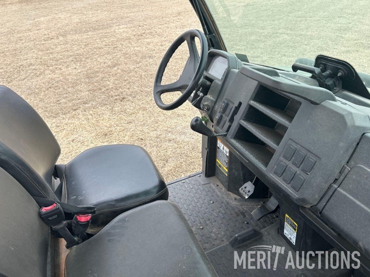 2022-john-deere-gator-image-38