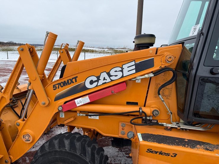 2011-case-570m-xt-image-28