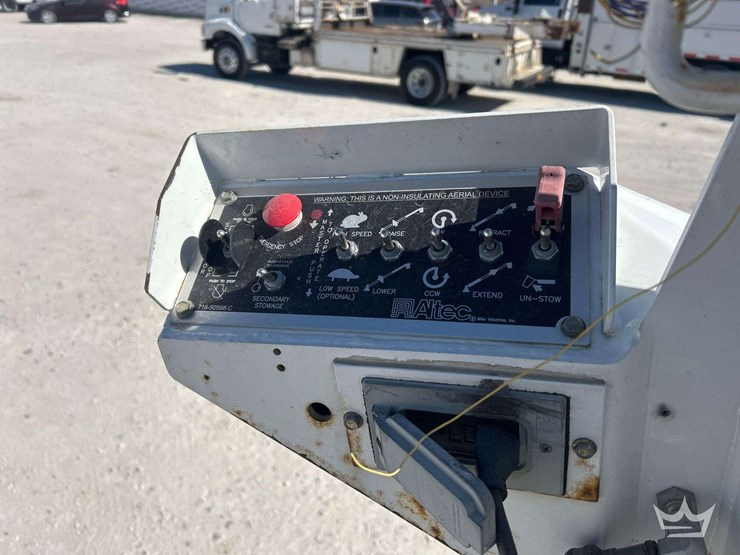 2012-altec-at200a-image-37