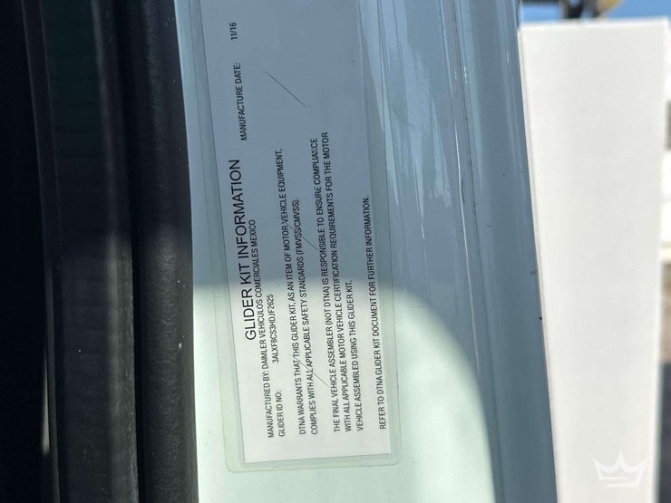 2017-freightliner-m2-106-image-5