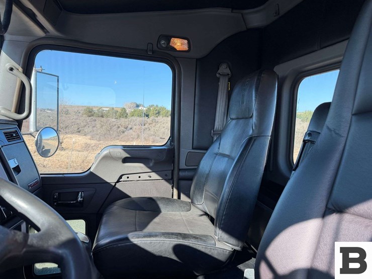 2015-kenworth-t800-image-55