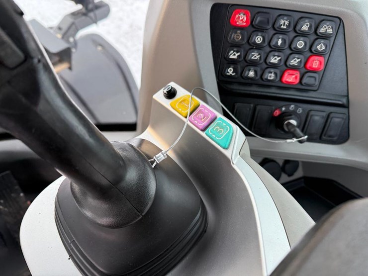 2023-case-621g-xr-image-65