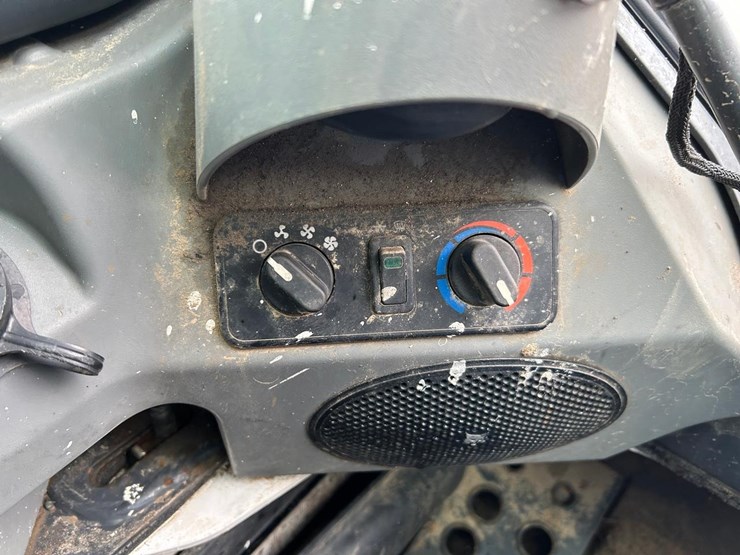 2021-bobcat-t770-image-20