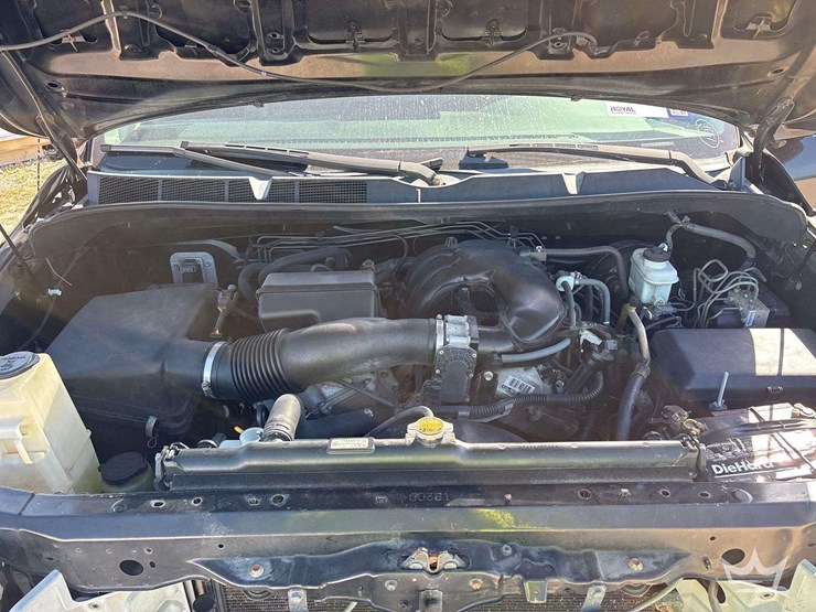 2012-toyota-tundra-sr5-image-13