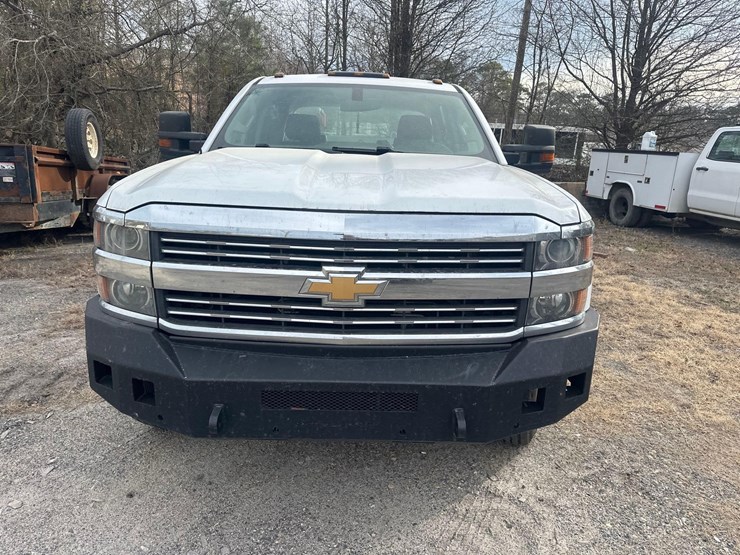 2016-chevrolet-4x4-crew-cab-service-body-truck-image-2